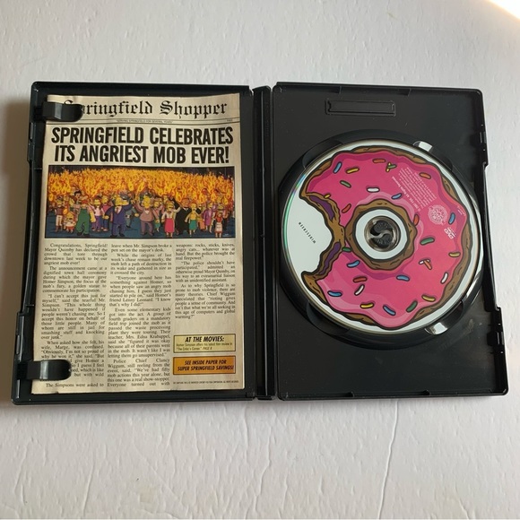 The Simpsons Movie DVD - Picture 2 of 3